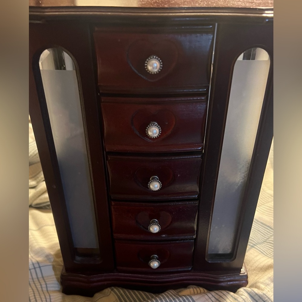 Wood jewelry box